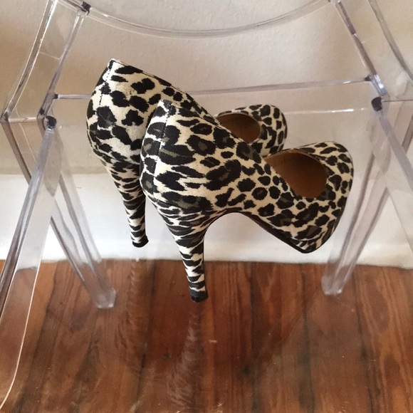 Animal Print Pumps - Picture 2 of 4